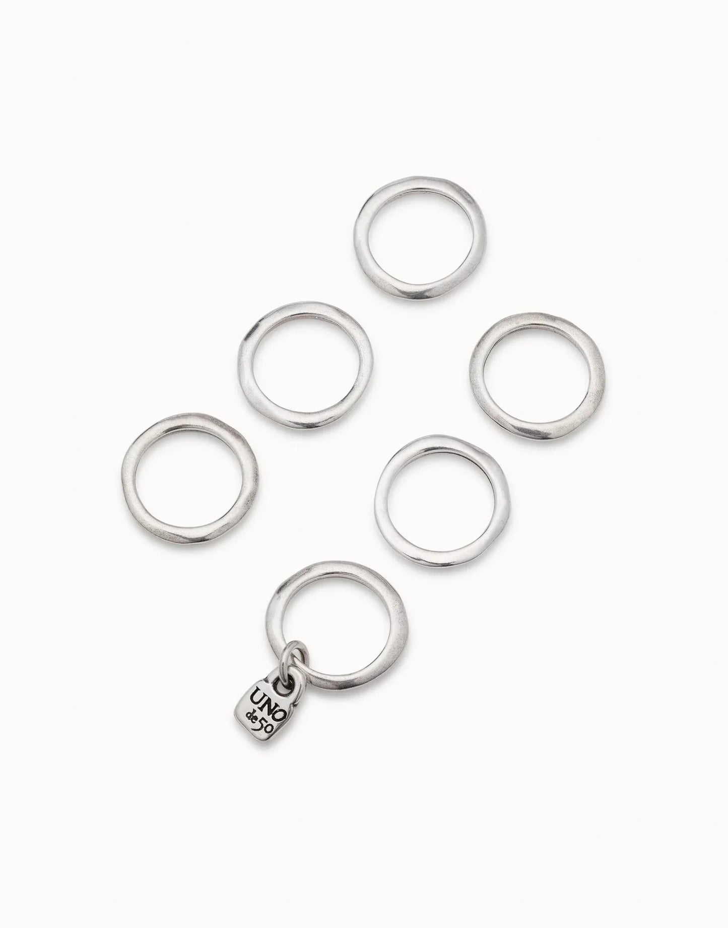 Uno de 50 Multi row ring with a charm Silver