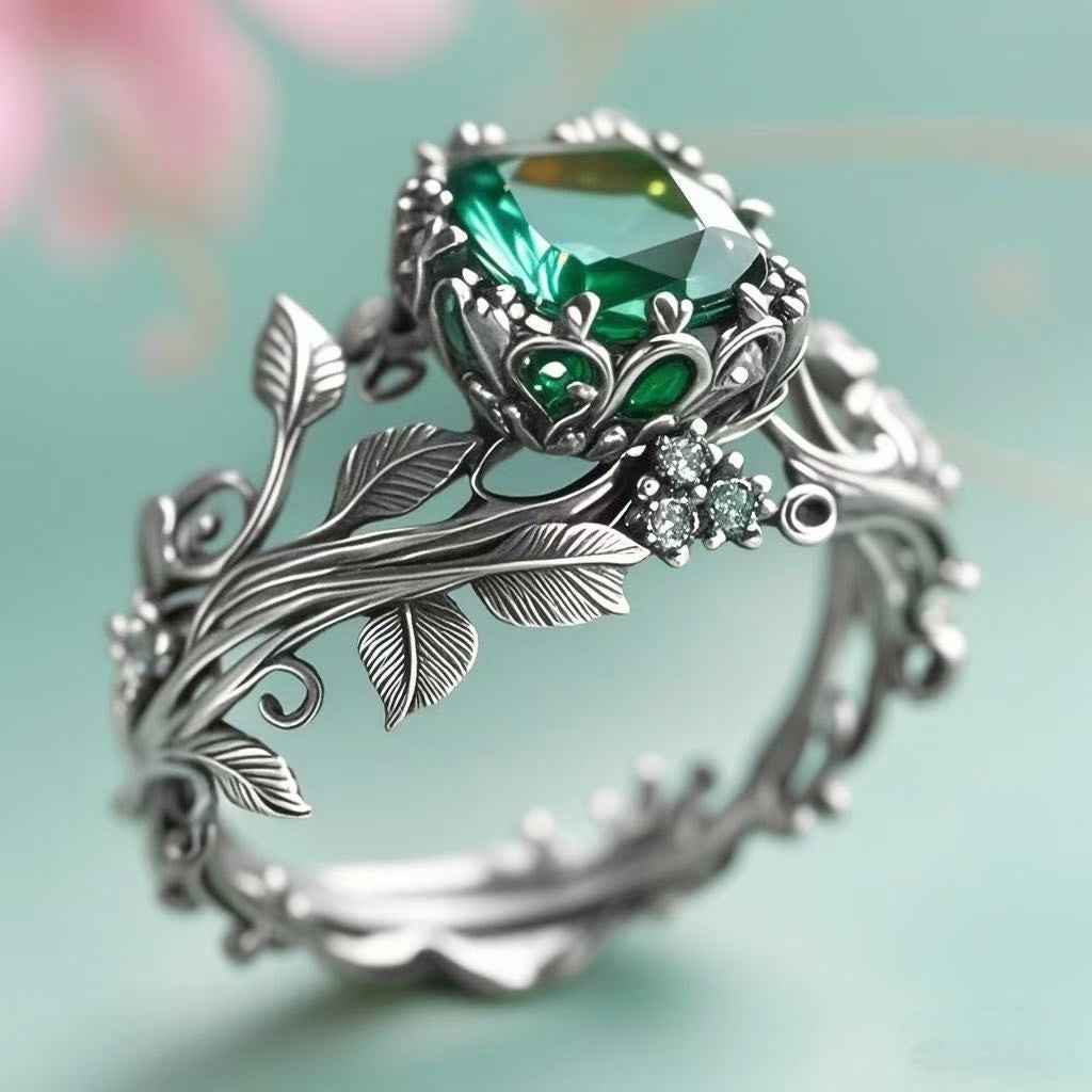 Vintage‑Style Green Crystal Ring – Inlaid Statement Band