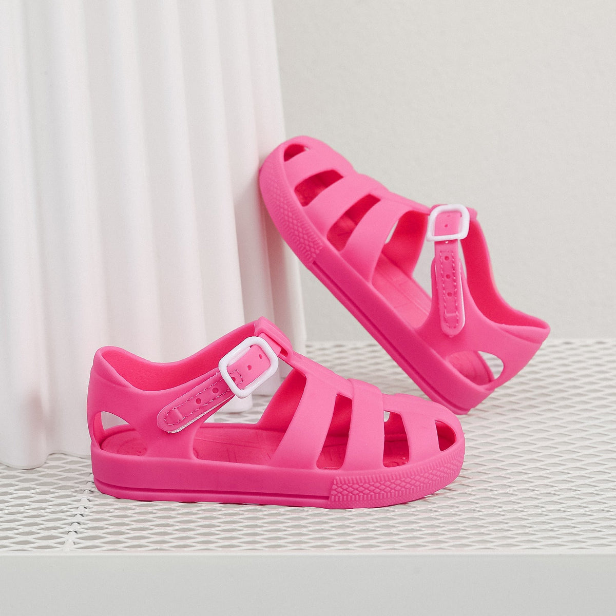 Childrens Velcro-Strap Non-Slip Waterproof Beach Shoes