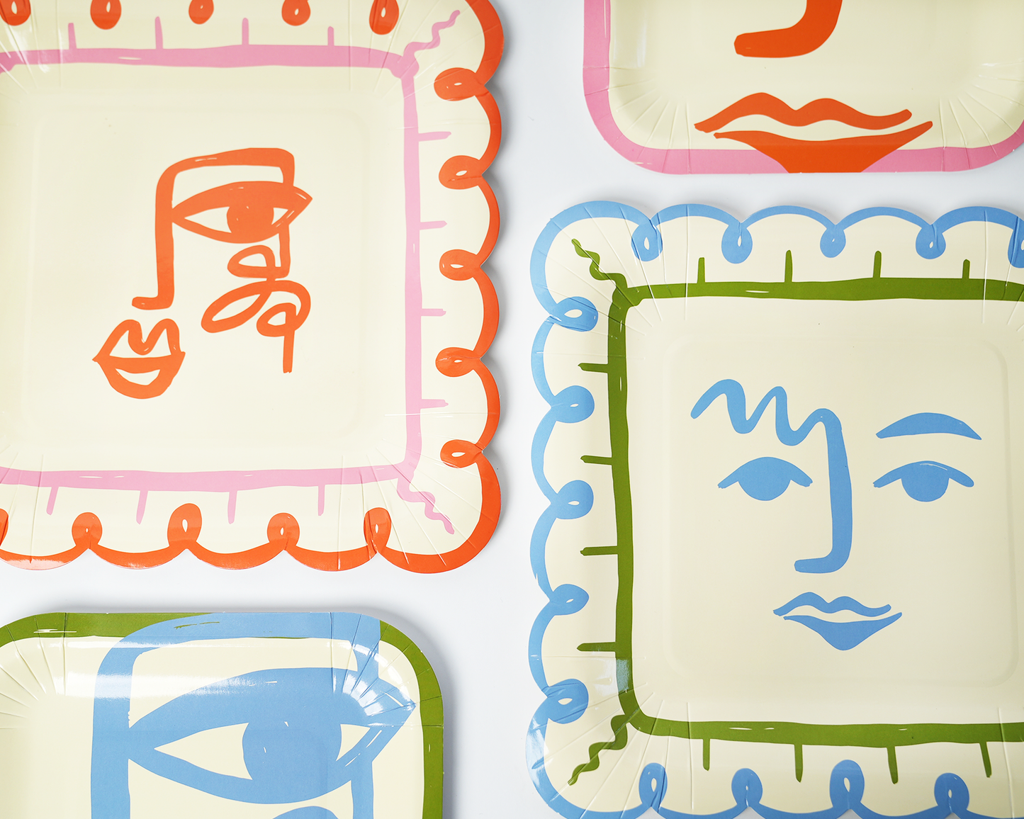 Modern Scalloped Face Dinner Paper Plates (9 Inch, 12 Count) | Art Birthday Party Supplies | Kids Craft Party Paper Plates